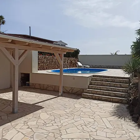 Апартаменты Casa Tamara Quiet Flat With Pool Great View Of The Mountains And The Sea